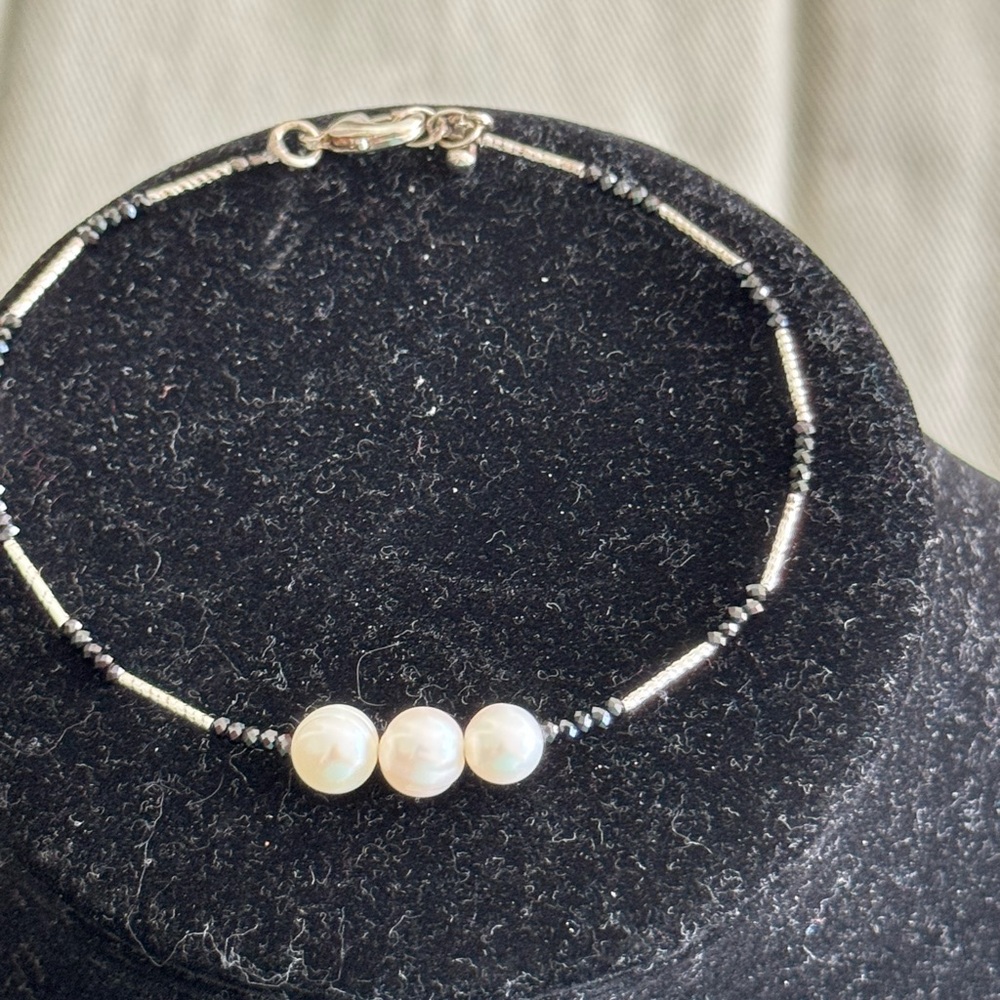 Elegant Pearl and Silver Bracelet